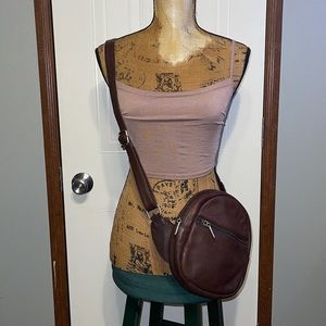 St. John’s Bay Vintage Brown Leather Round / Circle Shaped Crossbody Bag Purse